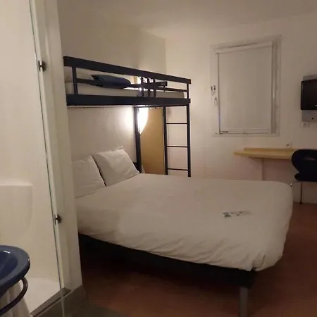 Ibis Отель Иссуар