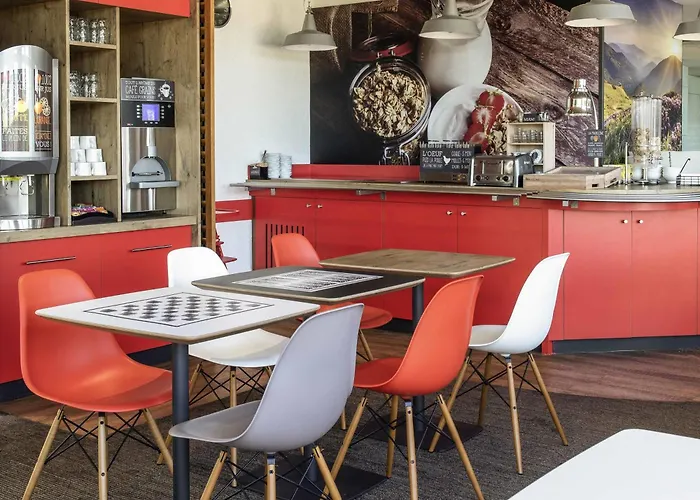 Отель Ibis Иссуар