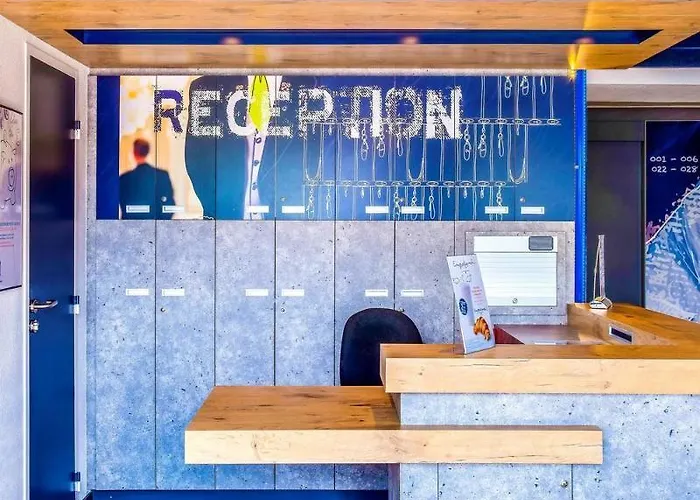 Ibis Отель Иссуар