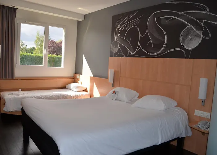 Ibis Отель Иссуар